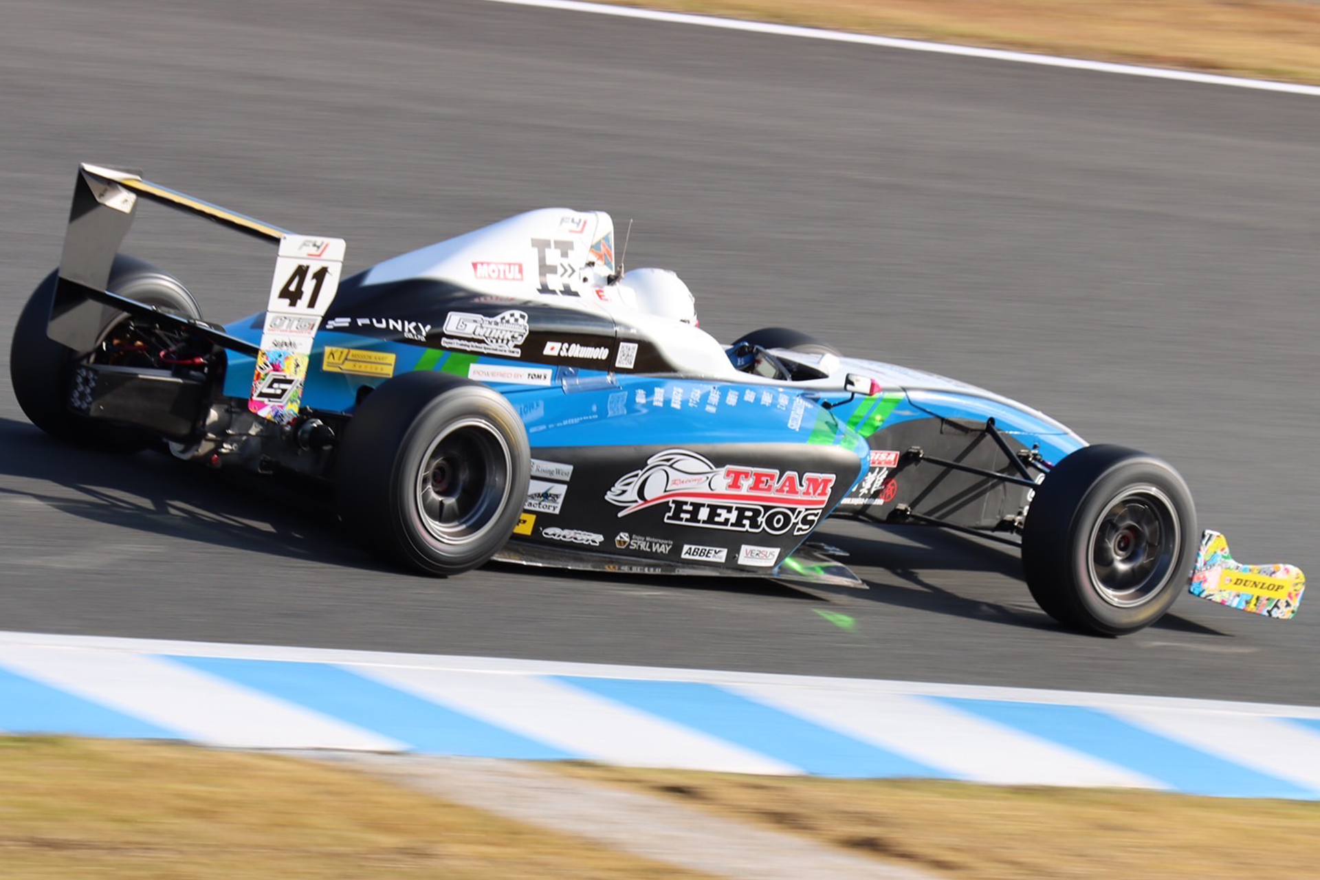レーシングチーム ヒーローズ Racing TEAM HERO'S｜レンタルレーシングカー FIA-F4