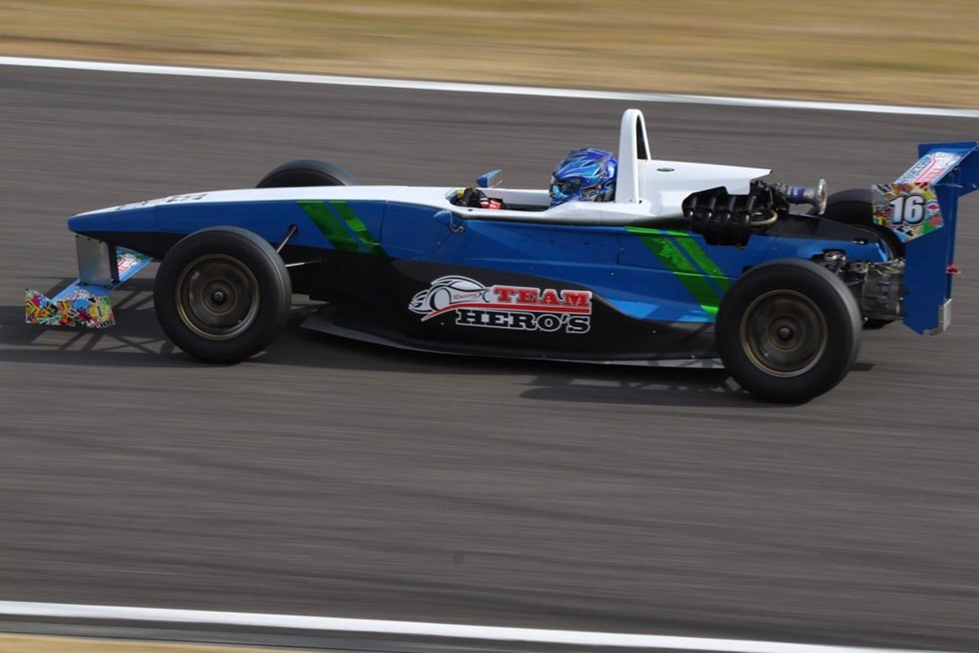 レーシングチーム ヒーローズ Racing TEAM HERO'S｜レンタルレーシングカー Super FJ