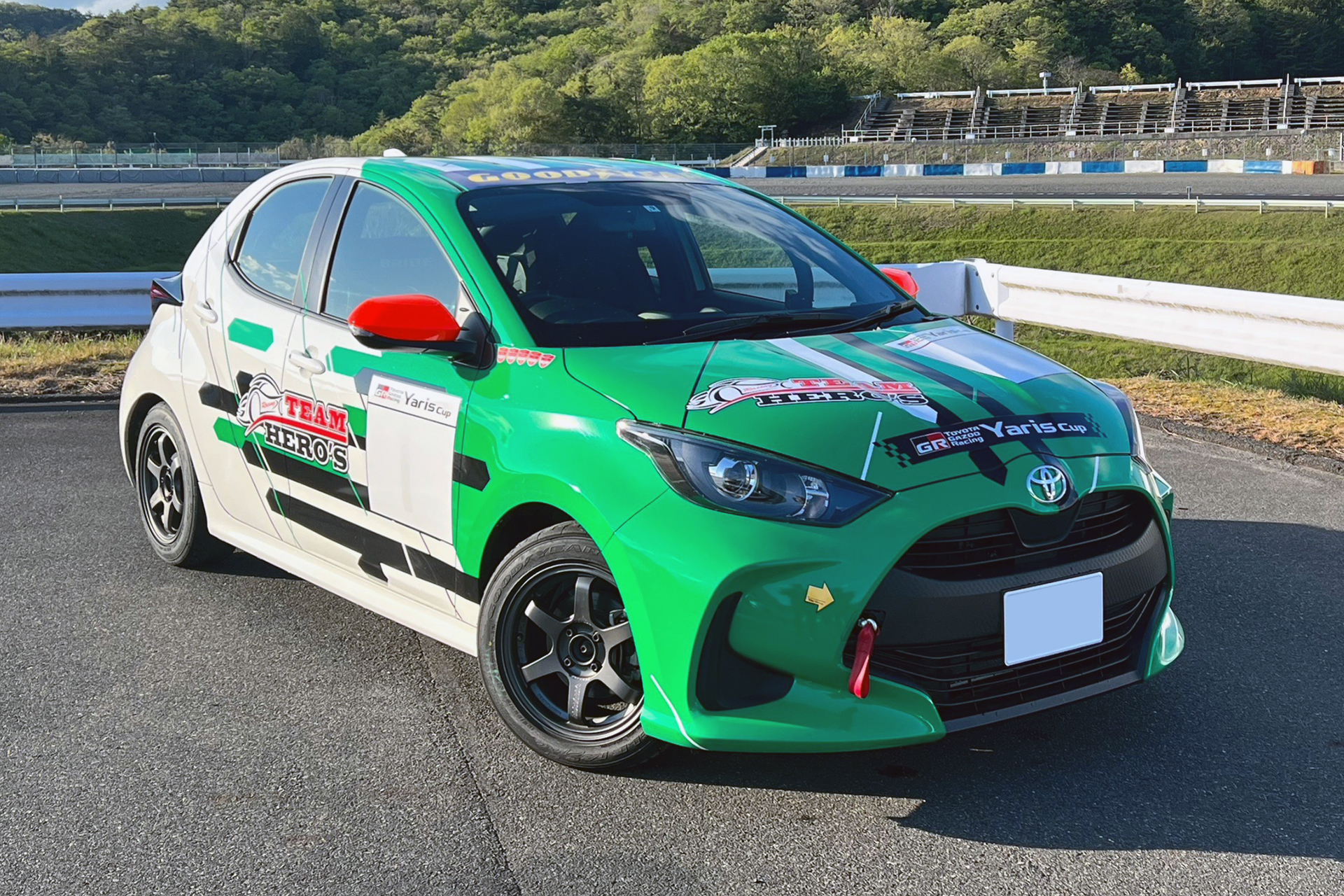 レーシングチーム ヒーローズ Racing TEAM HERO'S｜レンタルレーシングカー TOYOTA GR Yaris Cup