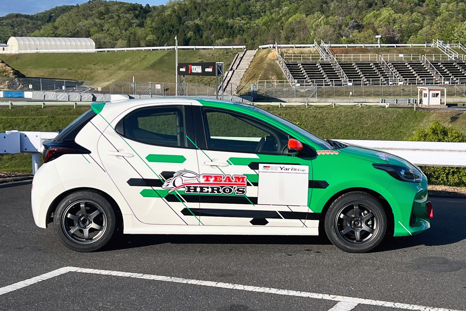 レーシングチーム ヒーローズ Racing TEAM HERO'S｜レンタルレーシングカー TOYOTA GR Yaris Cup