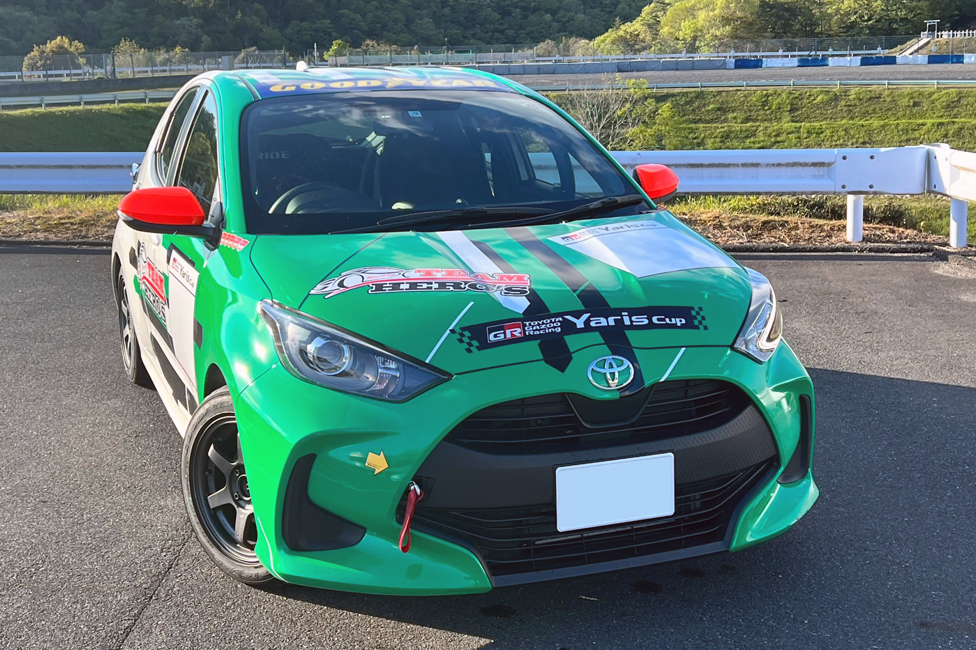 レーシングチーム ヒーローズ Racing TEAM HERO'S｜レンタルレーシングカー TOYOTA GR Yaris Cup